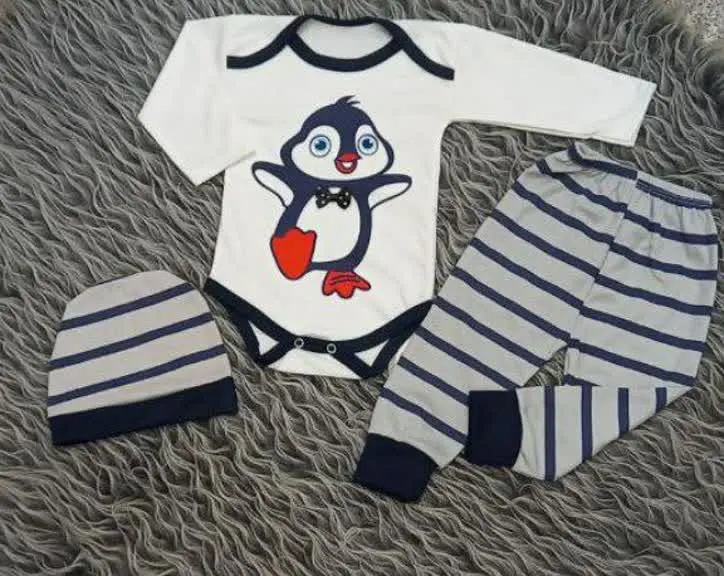 سه تیکه نوزادی طرح پنگوئن شامل بادی بلند، شلوار، کلاه